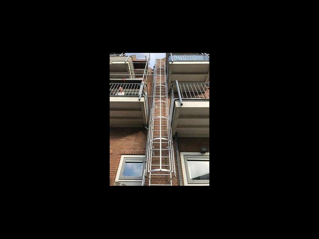 Kooiladder met aluminium dakladder veilige dak toegang op maat
